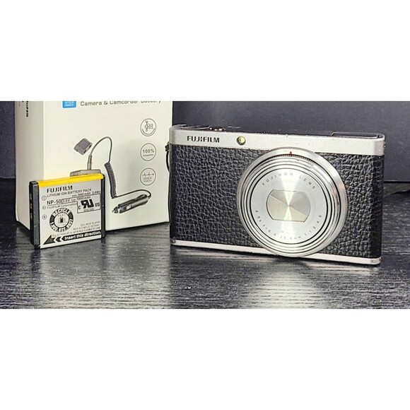 Fujifilm FinePix X Series XF1 12MP Digital Camera Black *Screen/Lens Problem* - Picture 1 of 7